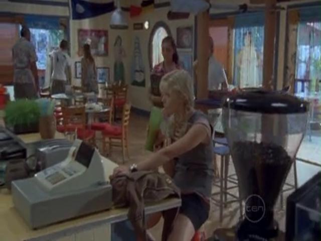 VampireDiariesWorld-dot-org_H20JustAddWater-S02e05-0128.jpg