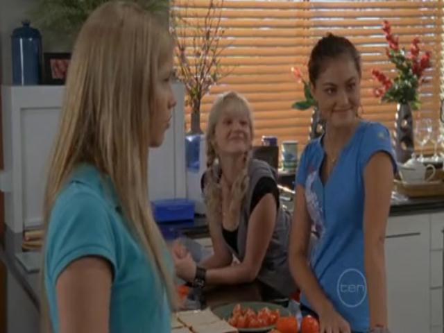 VampireDiariesWorld-dot-org_H20JustAddWater-S02e09-0810.jpg