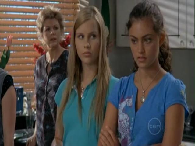 VampireDiariesWorld-dot-org_H20JustAddWater-S02e09-0930.jpg