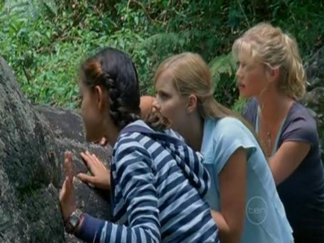 VampireDiariesWorld-dot-org_H20JustAddWater-S02e10-1042.jpg