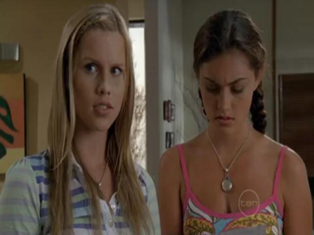VampireDiariesWorld-dot-org_H20JustAddWater-S02e11-0308.jpg