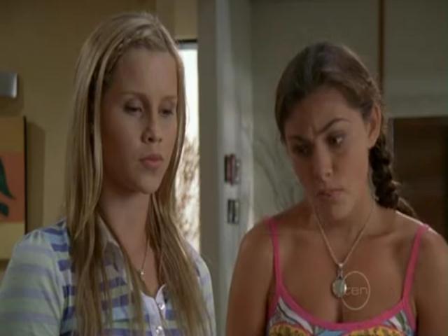VampireDiariesWorld-dot-org_H20JustAddWater-S02e11-0329.jpg