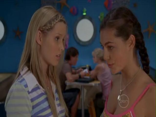 VampireDiariesWorld-dot-org_H20JustAddWater-S02e11-0370.jpg