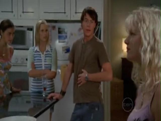 VampireDiariesWorld-dot-org_H20JustAddWater-S02e11-1075.jpg