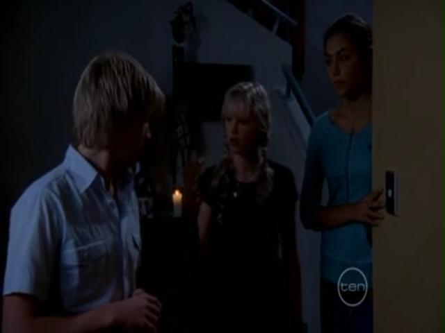 VampireDiariesWorld-dot-org_H20JustAddWater-S02e12-1140.jpg
