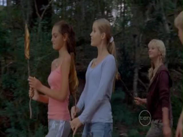 VampireDiariesWorld-dot-org_H20JustAddWater-S02e13-1223.jpg