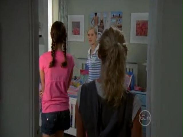 VampireDiariesWorld-dot-org_H20JustAddWater-S02e14-0902.jpg