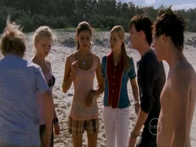 VampireDiariesWorld-dot-org_H20JustAddWater-S02e15-1122.jpg