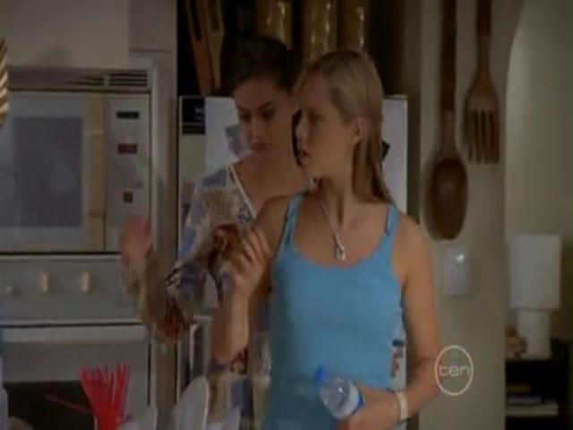 VampireDiariesWorld-dot-org_H20JustAddWater-S02e16-0219.jpg