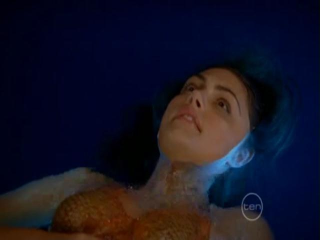 VampireDiariesWorld-dot-org_H20JustAddWater-S02e17-0025.jpg