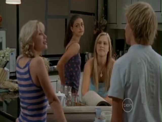 VampireDiariesWorld-dot-org_H20JustAddWater-S02e17-0237.jpg