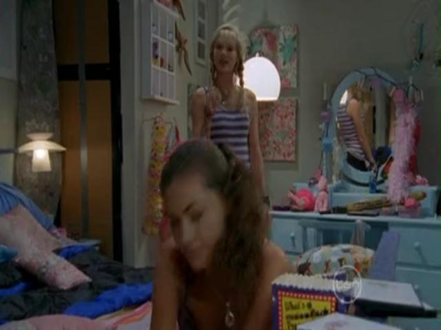 VampireDiariesWorld-dot-org_H20JustAddWater-S02e17-0524.jpg