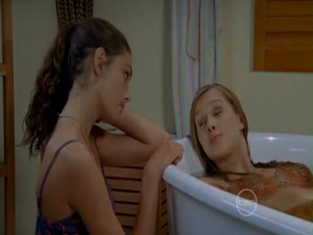 VampireDiariesWorld-dot-org_H20JustAddWater-S02e17-0978.jpg
