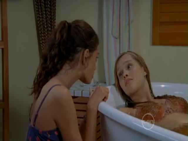 VampireDiariesWorld-dot-org_H20JustAddWater-S02e17-0985.jpg