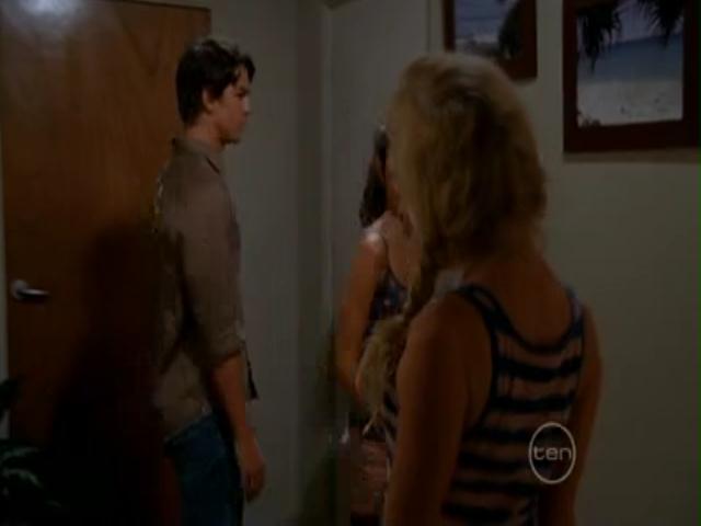 VampireDiariesWorld-dot-org_H20JustAddWater-S02e17-1013.jpg