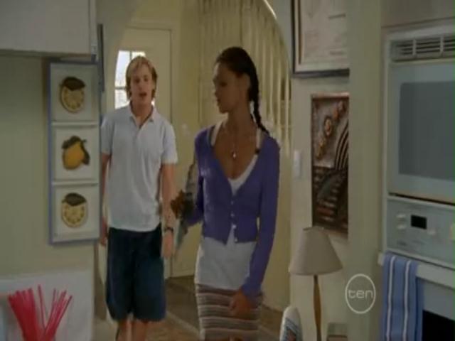VampireDiariesWorld-dot-org_H20JustAddWater-S02e19-0407.jpg