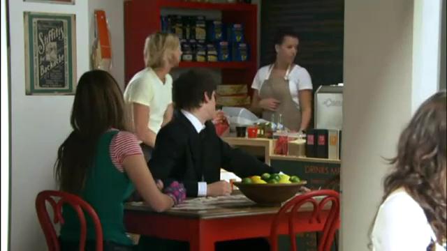 VampireDiariesWorld-dot-org_HomeAndAway-Episode5180-0552.jpg