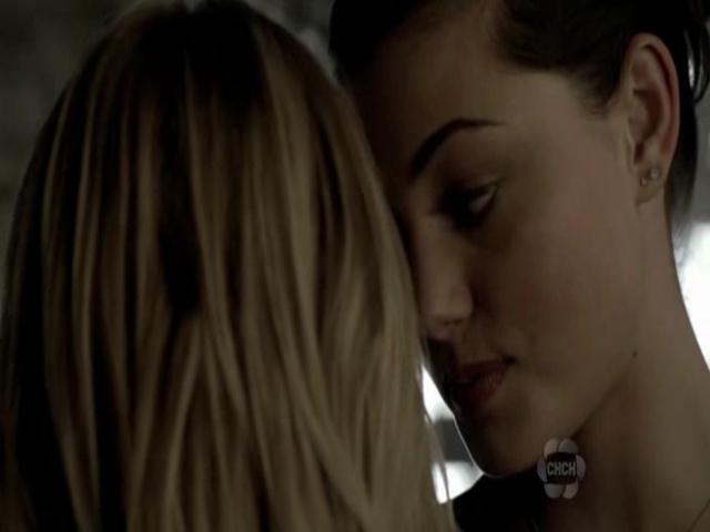 VampireDiariesWorld-dot-org_TheSecretCircle-S01E01-0933.jpg