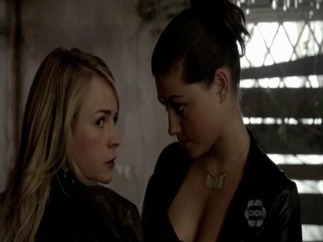 VampireDiariesWorld-dot-org_TheSecretCircle-S01E01-0944.jpg