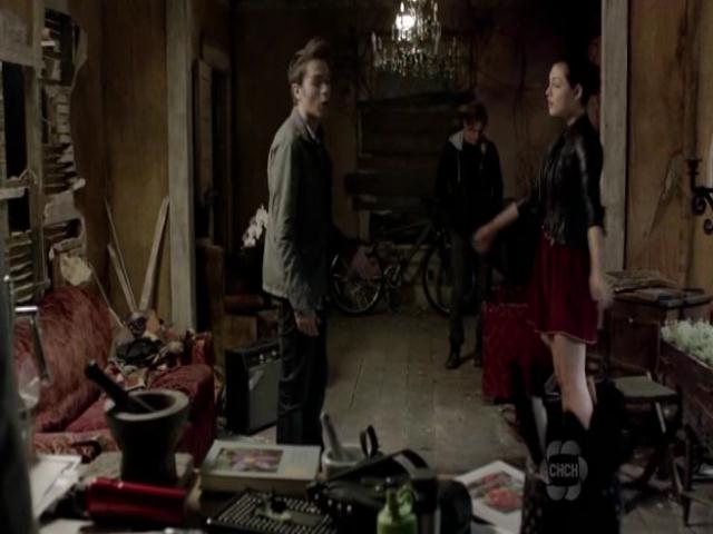 VampireDiariesWorld-dot-org_TheSecretCircle-S01E01-1199.jpg
