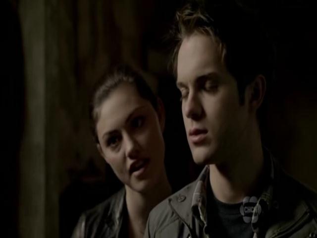 VampireDiariesWorld-dot-org_TheSecretCircle-S01E01-1212.jpg