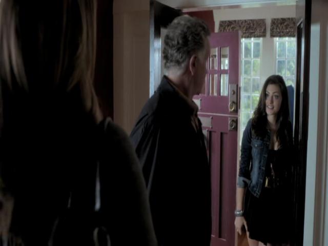 VampireDiariesWorld-dot-org_TheSecretCircle-S01E02-0052.jpg