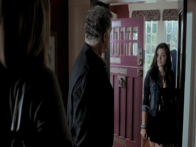 VampireDiariesWorld-dot-org_TheSecretCircle-S01E02-0053.jpg