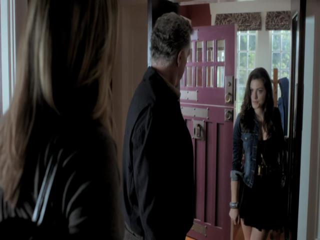 VampireDiariesWorld-dot-org_TheSecretCircle-S01E02-0056.jpg