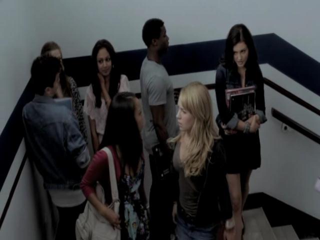 VampireDiariesWorld-dot-org_TheSecretCircle-S01E02-0117.jpg