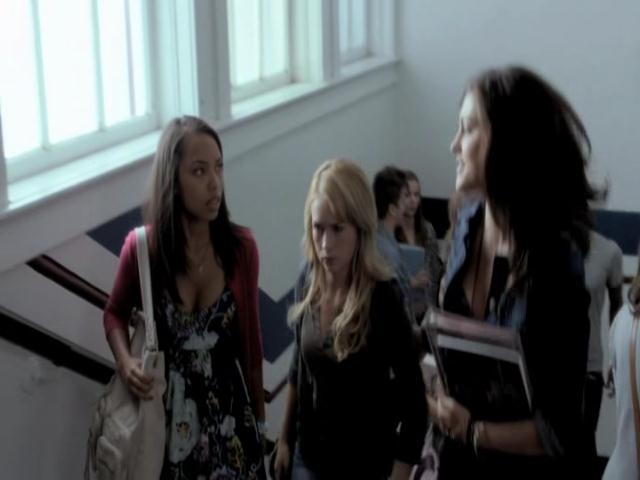 VampireDiariesWorld-dot-org_TheSecretCircle-S01E02-0120.jpg