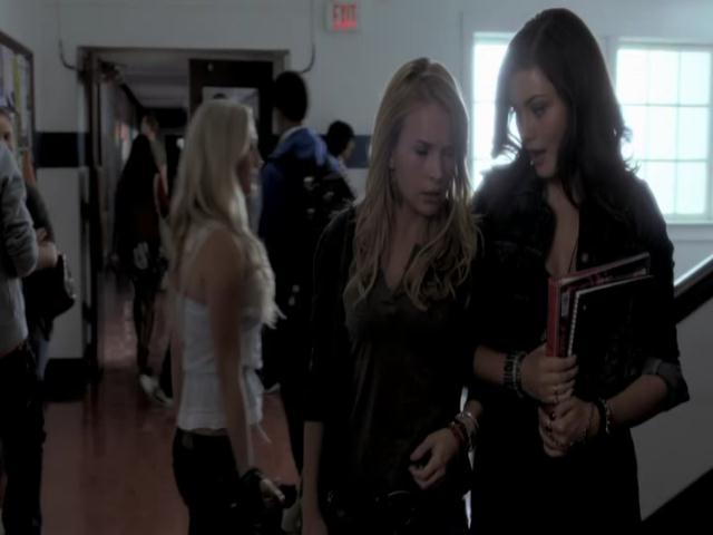 VampireDiariesWorld-dot-org_TheSecretCircle-S01E02-0126.jpg