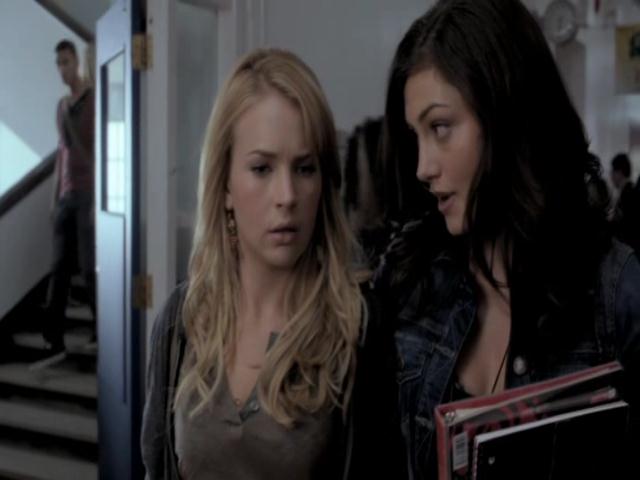 VampireDiariesWorld-dot-org_TheSecretCircle-S01E02-0130.jpg