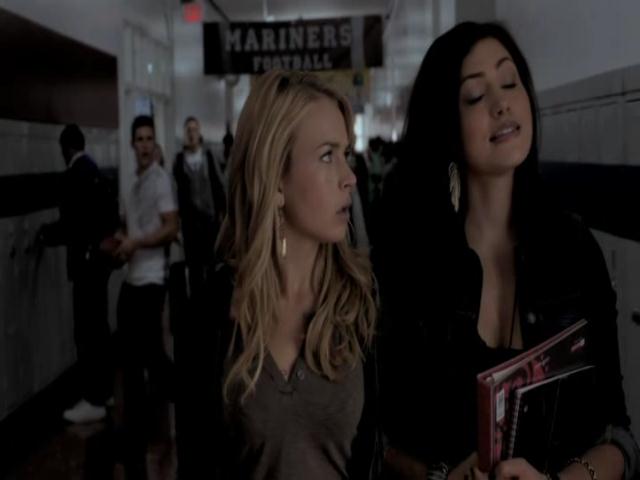 VampireDiariesWorld-dot-org_TheSecretCircle-S01E02-0141.jpg