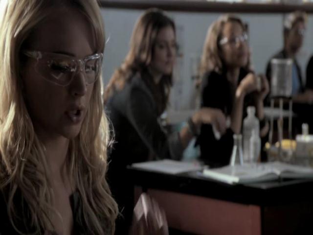 VampireDiariesWorld-dot-org_TheSecretCircle-S01E02-0230.jpg