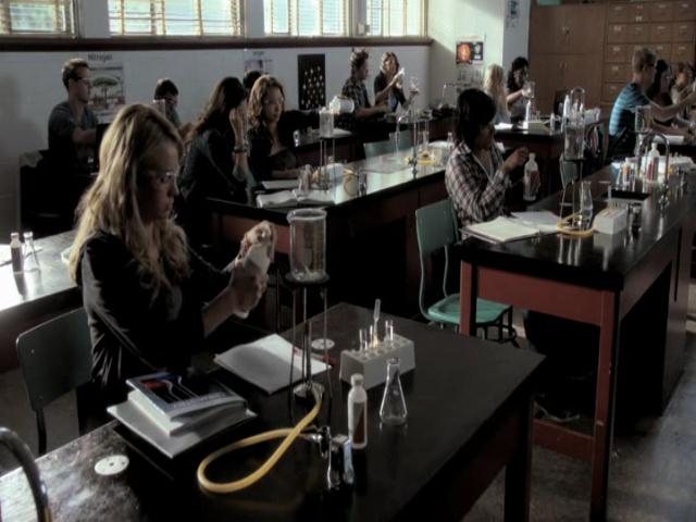 VampireDiariesWorld-dot-org_TheSecretCircle-S01E02-0233.jpg