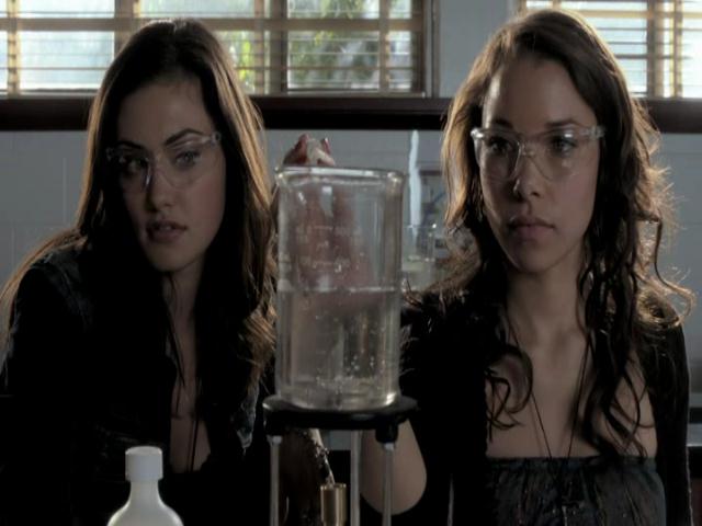 VampireDiariesWorld-dot-org_TheSecretCircle-S01E02-0247.jpg