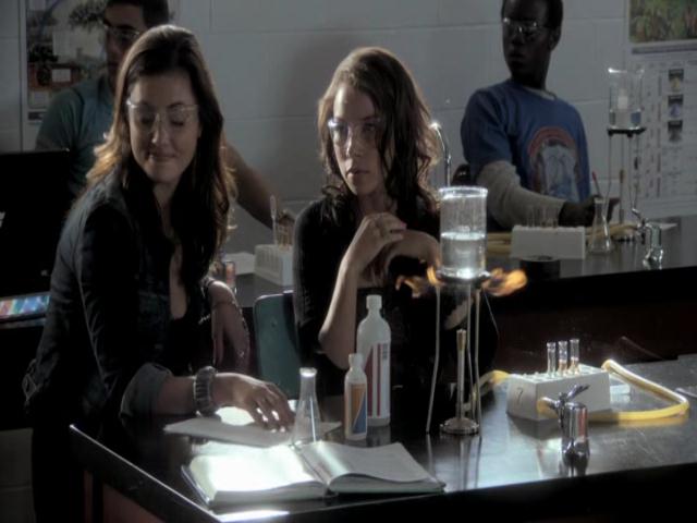 VampireDiariesWorld-dot-org_TheSecretCircle-S01E02-0301.jpg