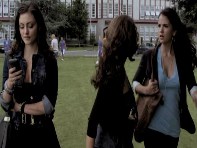 VampireDiariesWorld-dot-org_TheSecretCircle-S01E02-0496.jpg