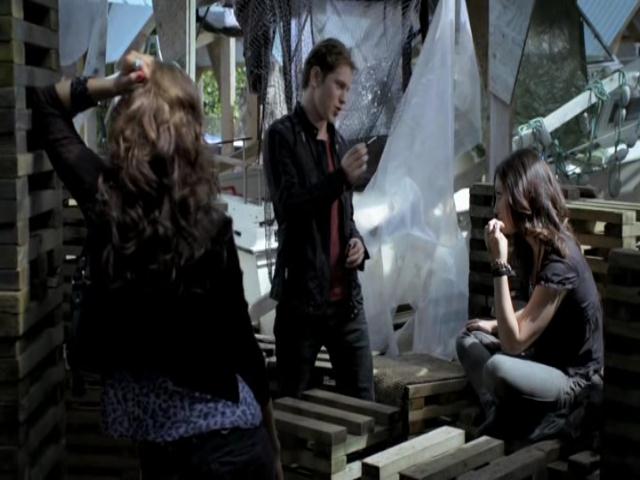 VampireDiariesWorld-dot-org_TheSecretCircle-S01E02-0852.jpg