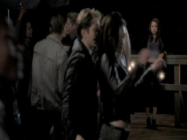 VampireDiariesWorld-dot-org_TheSecretCircle-S01E02-1477.jpg