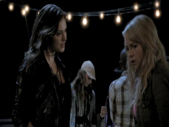 VampireDiariesWorld-dot-org_TheSecretCircle-S01E02-1563.jpg