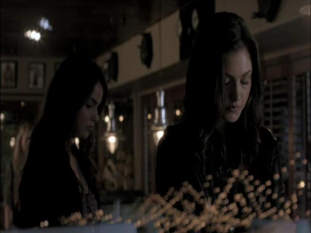 VampireDiariesWorld-dot-org_TheSecretCircle-S01E02-1700.jpg