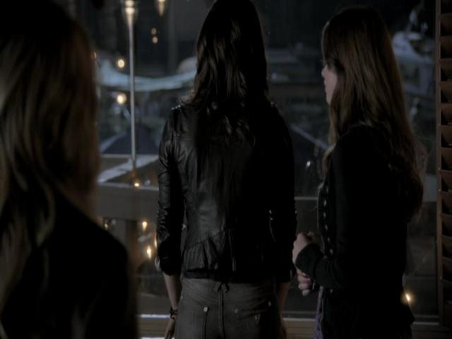 VampireDiariesWorld-dot-org_TheSecretCircle-S01E02-1704.jpg