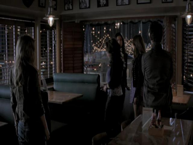 VampireDiariesWorld-dot-org_TheSecretCircle-S01E02-1708.jpg