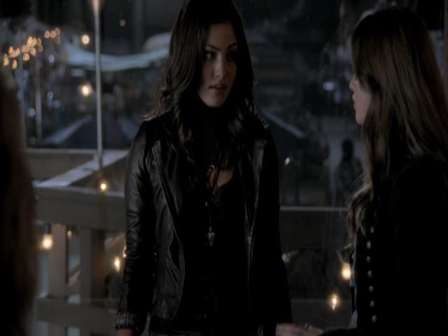 VampireDiariesWorld-dot-org_TheSecretCircle-S01E02-1716.jpg