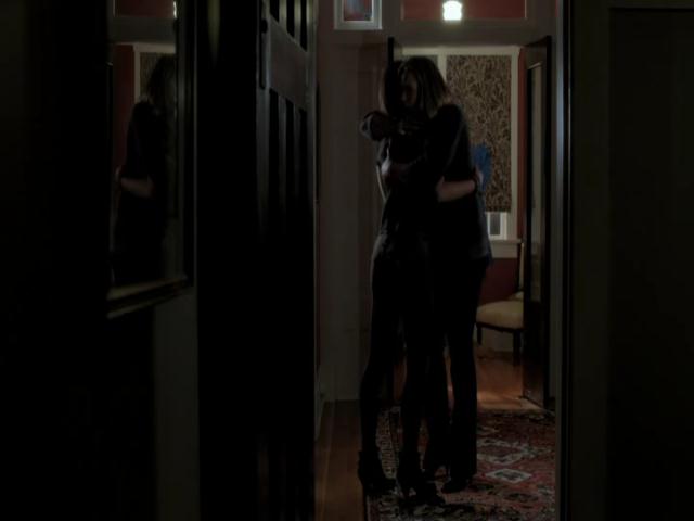 VampireDiariesWorld-dot-org_TheSecretCircle-S01E02-2072.jpg