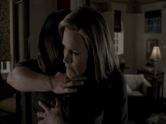 VampireDiariesWorld-dot-org_TheSecretCircle-S01E02-2074.jpg