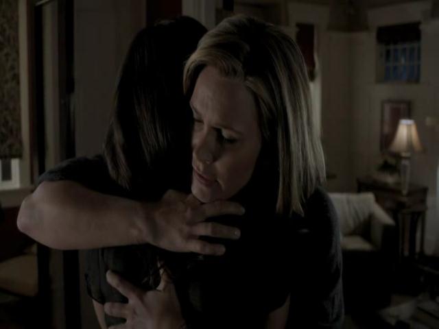 VampireDiariesWorld-dot-org_TheSecretCircle-S01E02-2077.jpg