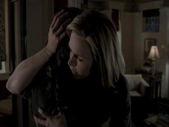 VampireDiariesWorld-dot-org_TheSecretCircle-S01E02-2078.jpg