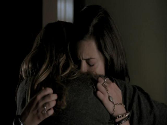 VampireDiariesWorld-dot-org_TheSecretCircle-S01E02-2080.jpg
